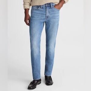 Relaxed Taper Jeans